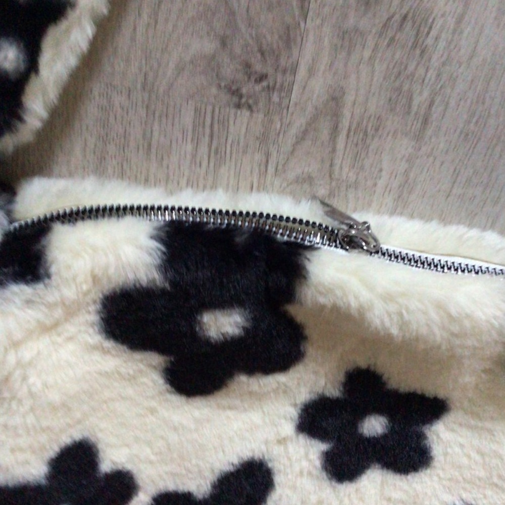 🖤The daisy bag furry and handmade - Picture 3 of 3